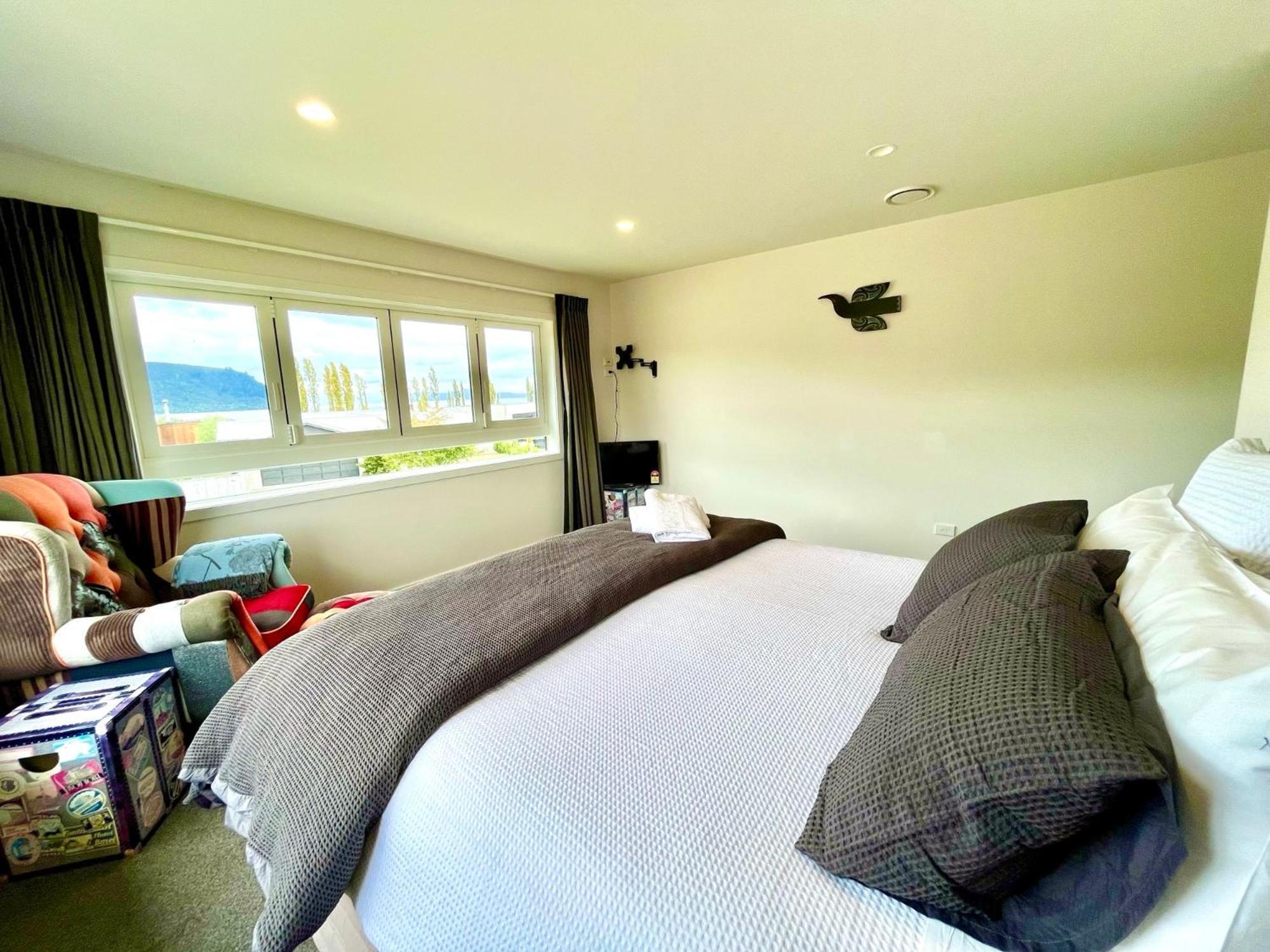 Large And Luxurious At The Lake Kinloch Εξωτερικό φωτογραφία