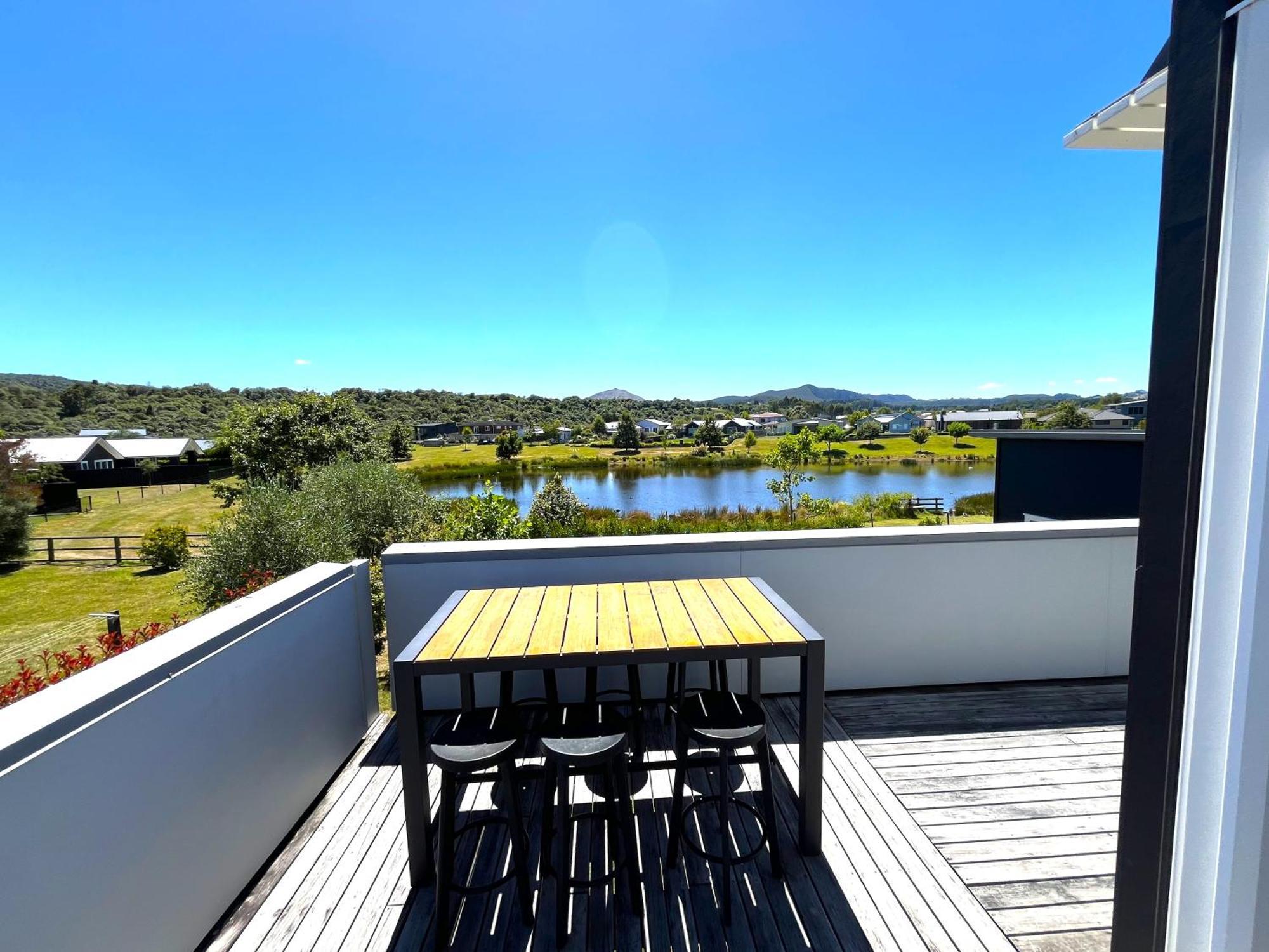 Large And Luxurious At The Lake Kinloch Εξωτερικό φωτογραφία