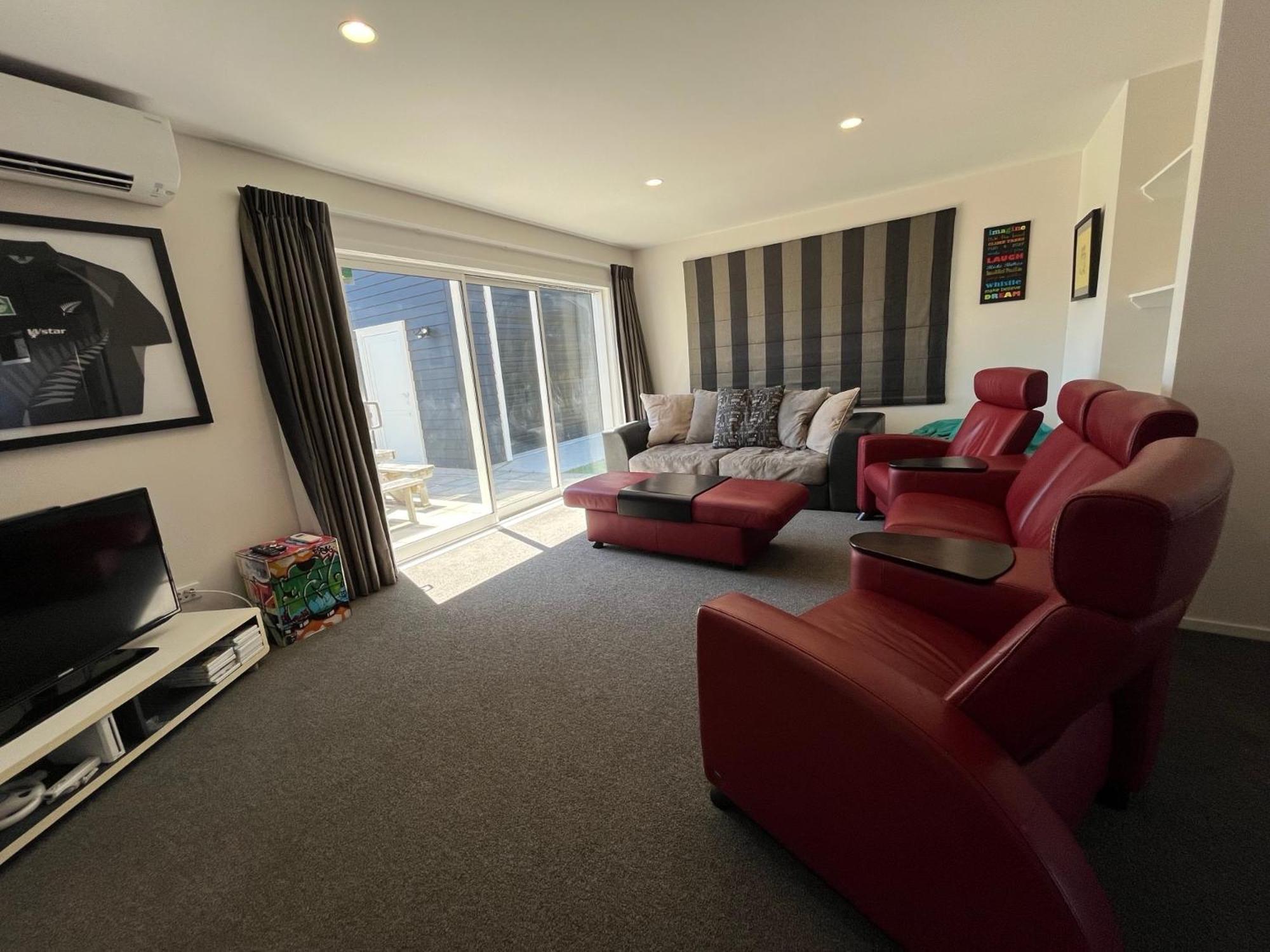 Large And Luxurious At The Lake Kinloch Εξωτερικό φωτογραφία